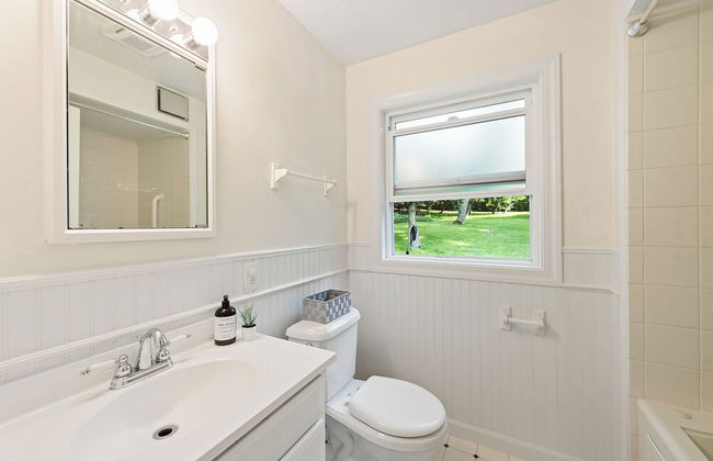 Private park in a cozy home next to I-90 huge yard - Foto 17