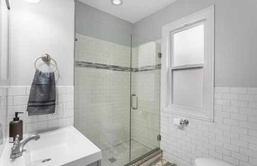 Game Day Getaway - 3BR in Vibrant Wrigleyville - Foto 9