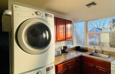 3BR 1BA Near Train Station Monthly Deal - Foto 1