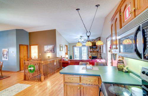 Burnside Resort Cabin with Hot Tub and Outdoor Spots! - Foto 11