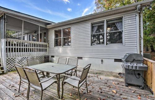 Lakefront Westminster Retreat with Boat Dock! - Foto 29