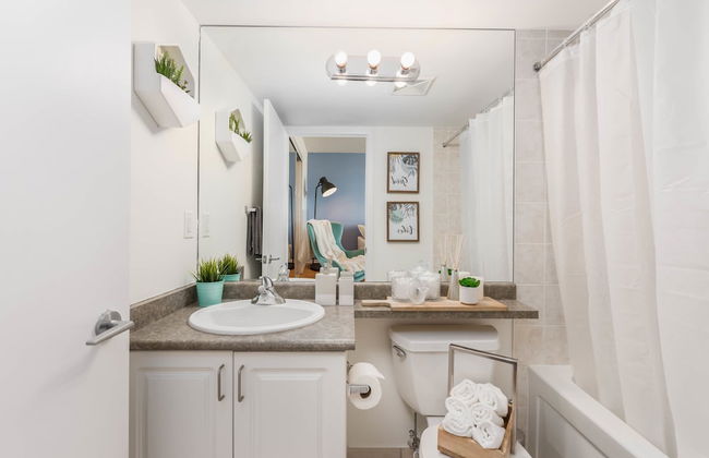 QuickStay CN Tower View Condo in Fort York - Foto 62