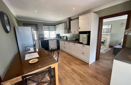 Spacious modern three Bedroom Bungalow ample parking - Foto 43