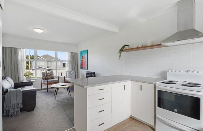 Renovated Takapuna 2BR Apt - Parking - Foto 18