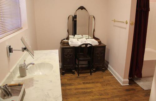 Midway Manor - Private Events, Weddings, Reunions - Foto 38