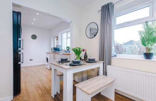 3BR Home Sleeps 6 Perfect for Short and Long Term Stays - Foto 26