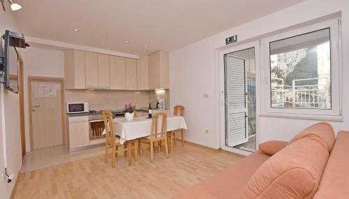 Apartment Mate - Photo 5