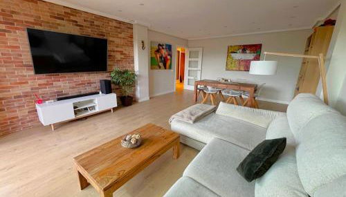 Fabulous Apartment with Garden and Parking - Foto 2