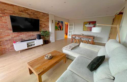 Fabulous Apartment with Garden and Parking - Foto 2