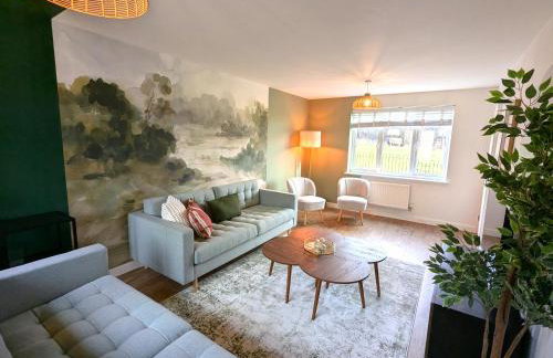 CHERRYTREES 5 Bed House, Sleeps 10, 3 Bathrooms, Parking, Ideal for Groups and Work Stays - Foto 10