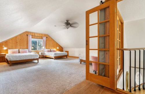 Riverfront w Cedar Hottub, Sauna, Movie Theatre - Photo 21