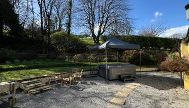 Cowslip Cottage Serenity with Jacuzzi - Photo 4, Garden, Garden view