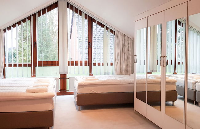 Tolstov-Hotels Beautiful Villa with Big Garden - Photo 13