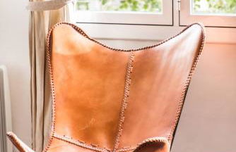 Charming Apartment With Vibrant Accents - Photo 22