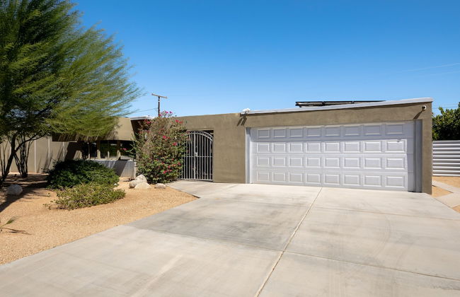 Mid Century Ranch - Private Resort-style Pool! - Foto 28