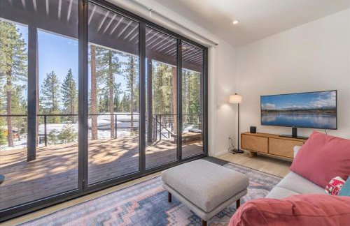 Modern Eco Retreat with Hot Tub and Views - Foto 8