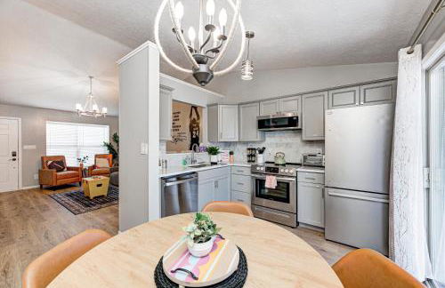 5 min to Grand Park, 1Level, Stocked Kitchen, King Bed, GameRm, Firepit, BBQ, Pet Friendly - Foto 14