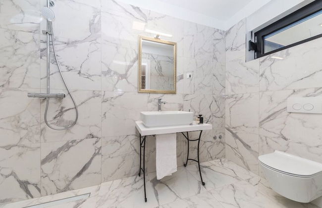 Beachfront Villa Baronessa with Pool - Photo 28