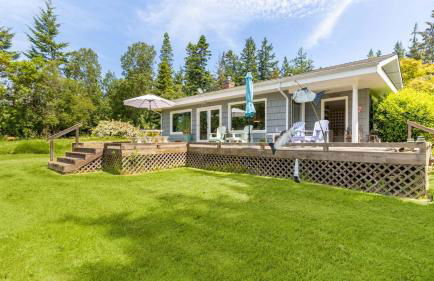 Comfy Coastal Cottage by Avantstay Mountain View - Photo 2