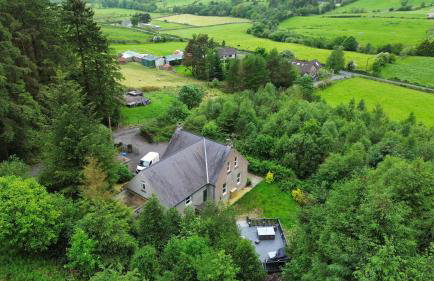 Mourne Mountain Bliss, Rostrevor 4BR Cottage with Patio & BBQ ideal for a relaxing getaway - Photo 1