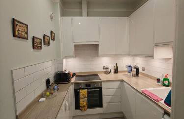 Charming City Flat for Couples & Families - Foto 11