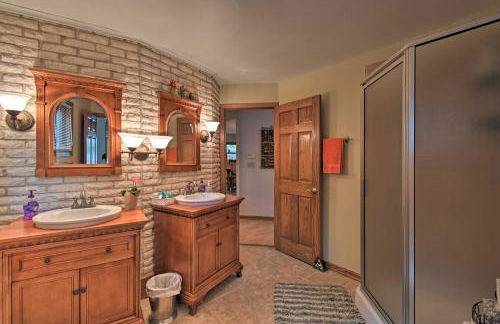 Spacious Lakehouse with Deck, Kayaks, and Dock! - Foto 25