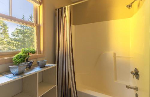 Pebble Hideaway-downtown Douglas and close to beach! - Foto 5