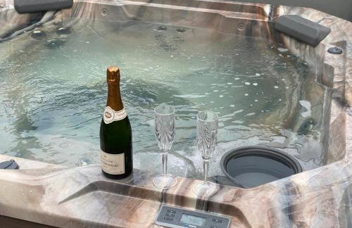 6BR Luxury Beach House Hot Tub & Sea Views - Foto 13