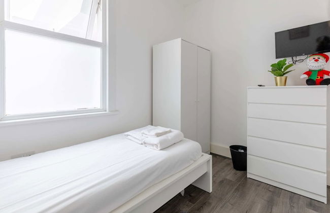 Spacious & Newly Renovated 4BD House East Ham! - Foto 10