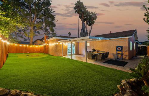 Entire Private House with Gated Yard, Garage, 4-Beds, Golf, Mira Mesa, 3 Bedrooms 2 Bathrooms, Available Now - Photo 3