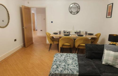 Emirates House, Luxe 5 Bed, with King sized Beds, next to Aiport & NEC, JLR 5 mins - Foto 58