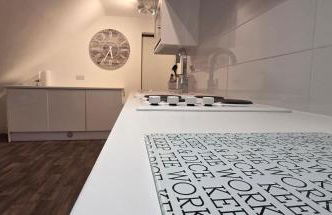 Modern and spacious 2 bedroom apartment with free parking - Photo 6