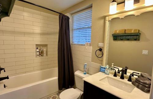 Hilltop Bunkhouse, Historic Silver Spur Dance Hall - Foto 5