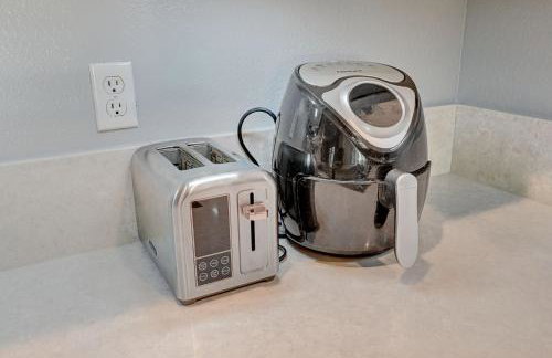 Gorgeous 6BR with Pool and Spa - Photo 13