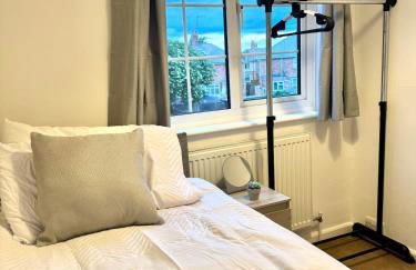 Rushden Home - Perfect for Contractors - Free Parking - Sleeps 5 - Garden - Netflix and HDR TV - Foto 17