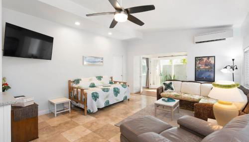 Stylish 1BR Apartment with AC Full Kitchen & WD - Just Steps to the Beach - Foto 2