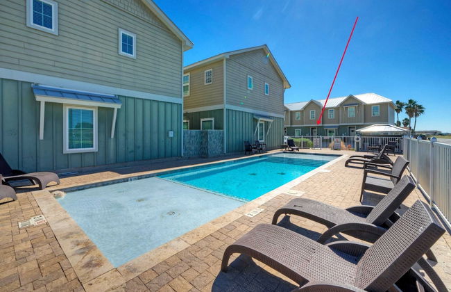 Ridley Retreat Community Pool, Mins to the Beach Corpus Christi + Port A - Foto 2