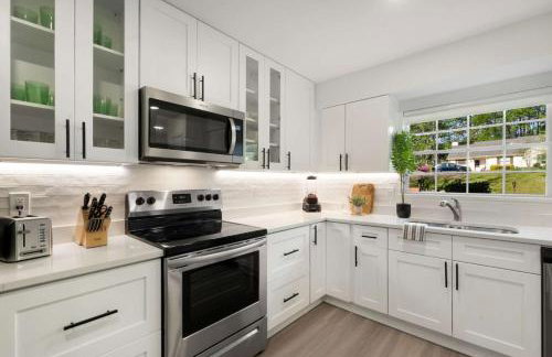 Stroll to Downtown Alpharetta AND Avalon Shops - Foto 13