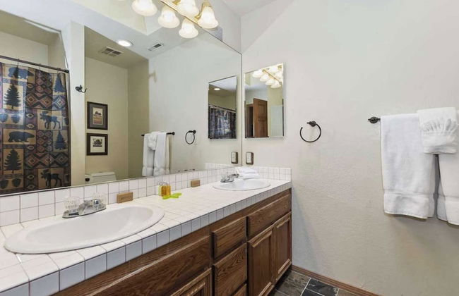 Alpenglow Chateau by Avantstay Ideal Big Bear Location w/ Pool Table & Hot Tub! - Foto 32