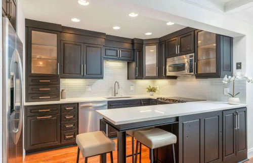 Updated 3BR, 3BA with Pool - Steps to Town - Foto 4