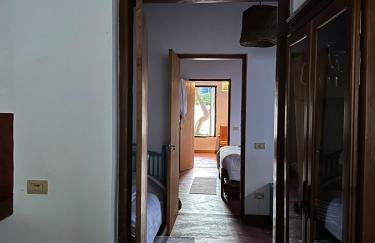 Casa histórica na rua da praça - Foto 8