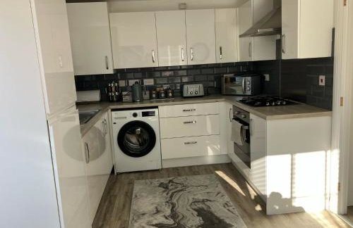 Sheffield 3-Bed Warm Comfy home - Photo 13