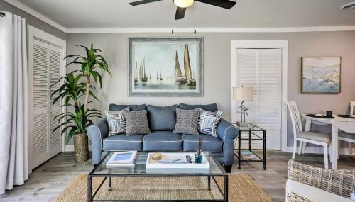 Walk to Surfside Beach Studio with Covered Balcony - Foto 4