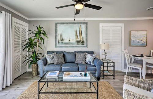 Walk to Surfside Beach Studio with Covered Balcony - Foto 4