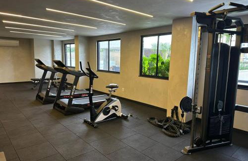 New, Pool, Fast Wi-Fi, Near the airport - Photo 14