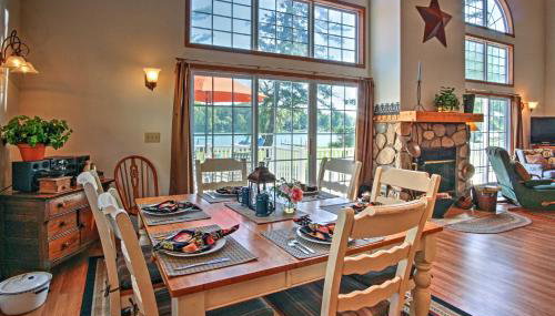 Waterfront Vandalia House with Dock on Donnell Lake! - Foto 5