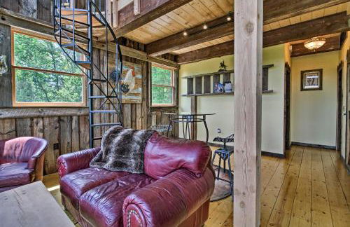 Red Sweetheart Barn Studio with Mtn and River Views! - Foto 4