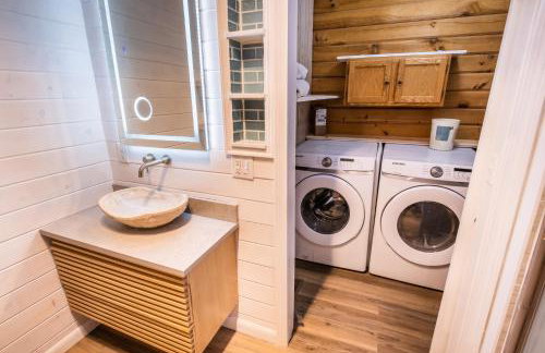 Ascension Cabin - hot tub, fire pit, babbling brook - Foto 34