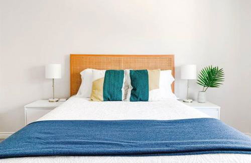 90 Walk Score - Steps to Beach & Dining - Reserved Parking - Photo 1