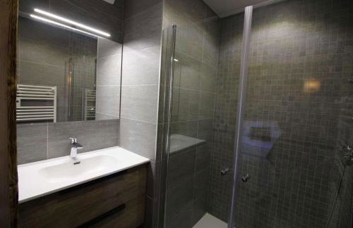 ODYSSEE B203 Vaste appartement en vieux bois sur les pistes, vue panoramique - Foto 8